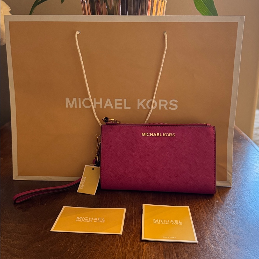 Michael Kors Fuchsia LEATHER jet set double zipper wristlet
